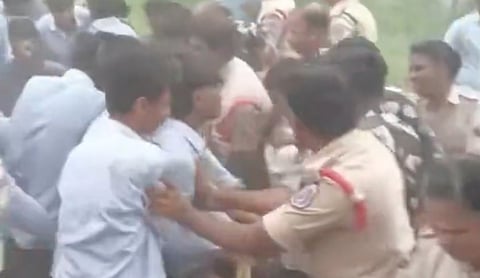 Students and police clash at Government Polytechnic College in Ramanthapur during the protest against GO 97. Image source: X/Screengrab (Telugu Scribe)