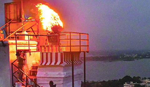 TN Government moves SC over Thirupparankundram lamp order