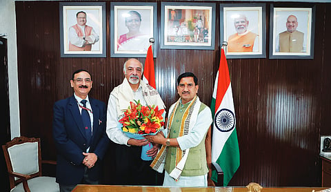Tokhan Sahu felicitates Delhi Metro enthusiast