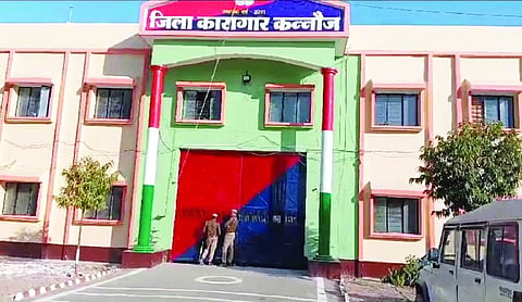 Two inmates escape Kannauj jail 5 suspended