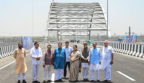 UM Nitin Gadkari and Delhi CM inspects Delhi-Mumbai Expressway connectivity project