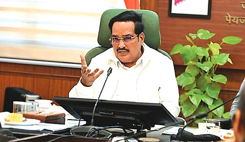 Union Jal Shakti Minister reviews water conservation