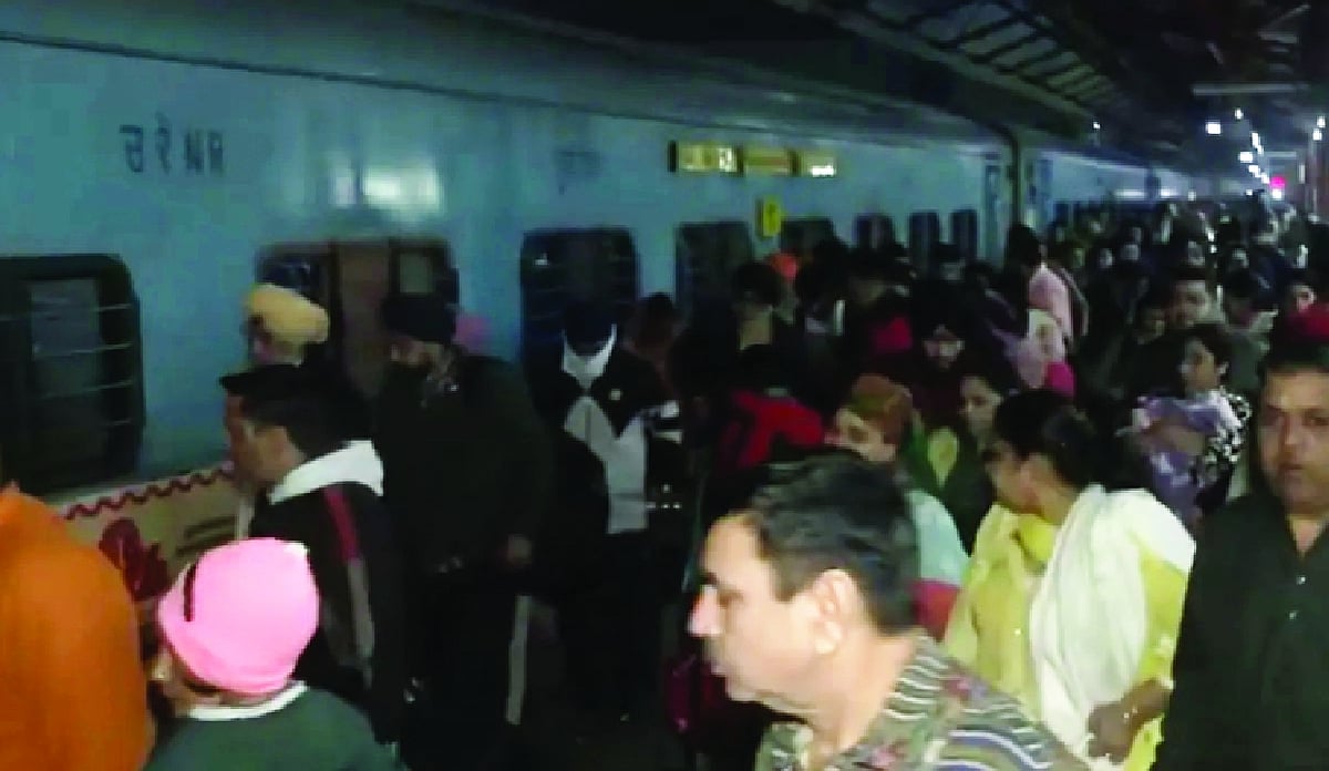 Man dies after being assaulted by passengers at Delhi Shahdara railway ...