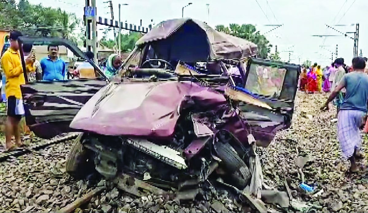 Murshidabad Train Accident: 5 Killed as Train Hits School Van at ...