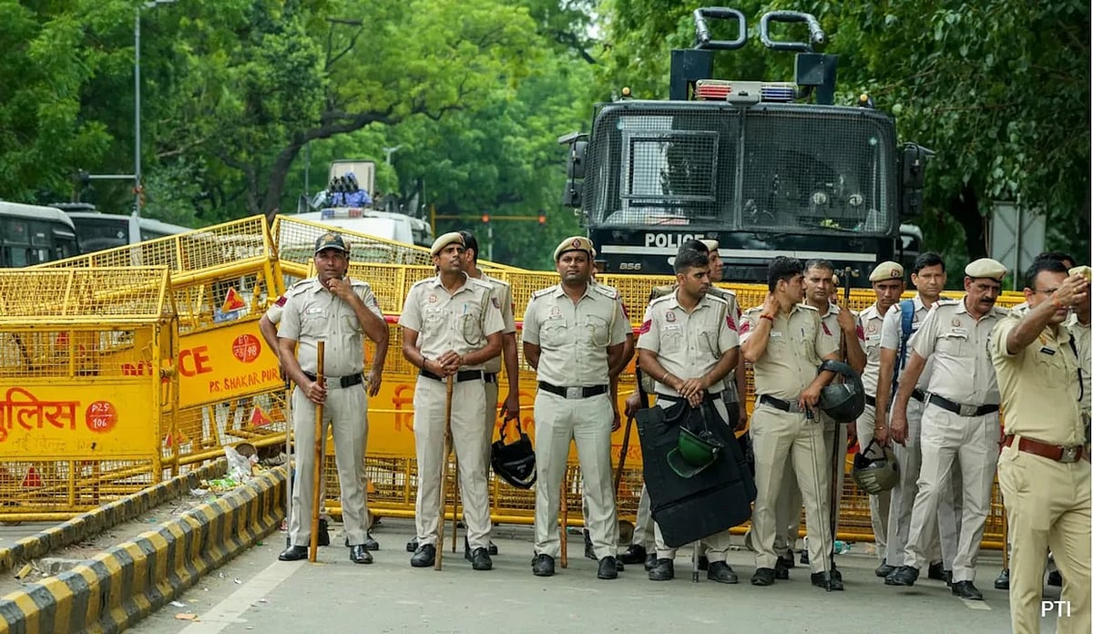 e-SIM fraud module busted, two arrested; 44 phones recovered