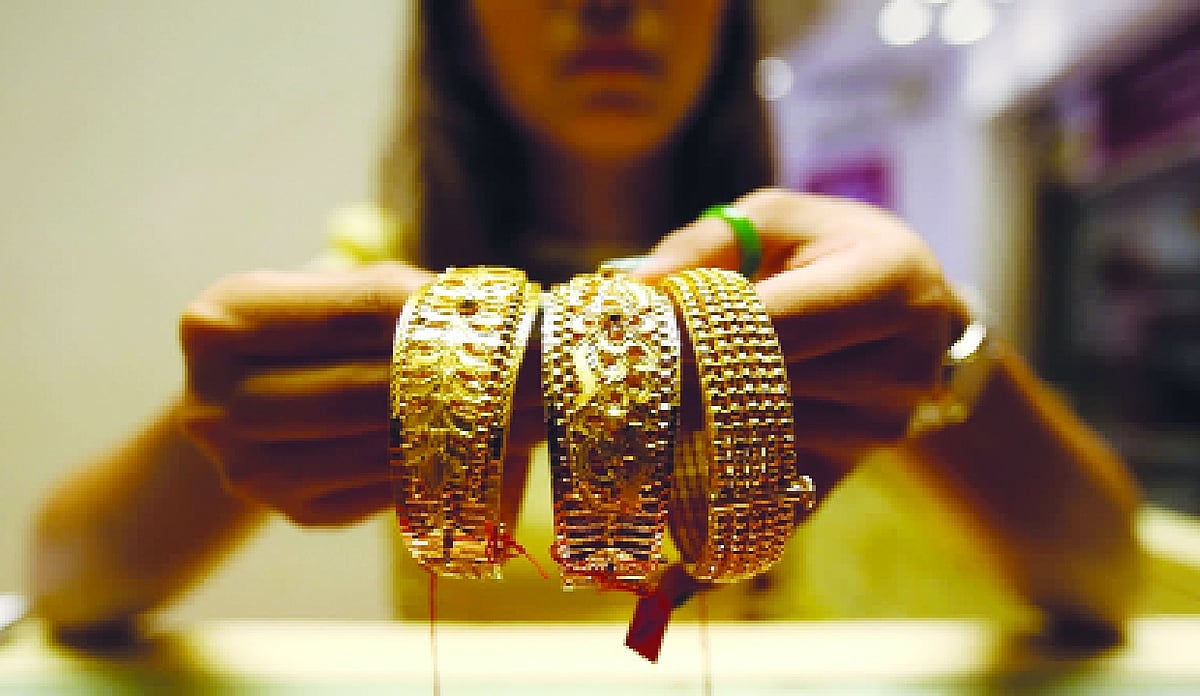 Gold Prices Rise Rs 650 to Rs 1.66 Lakh Amid Rupee Weakness and Global ...