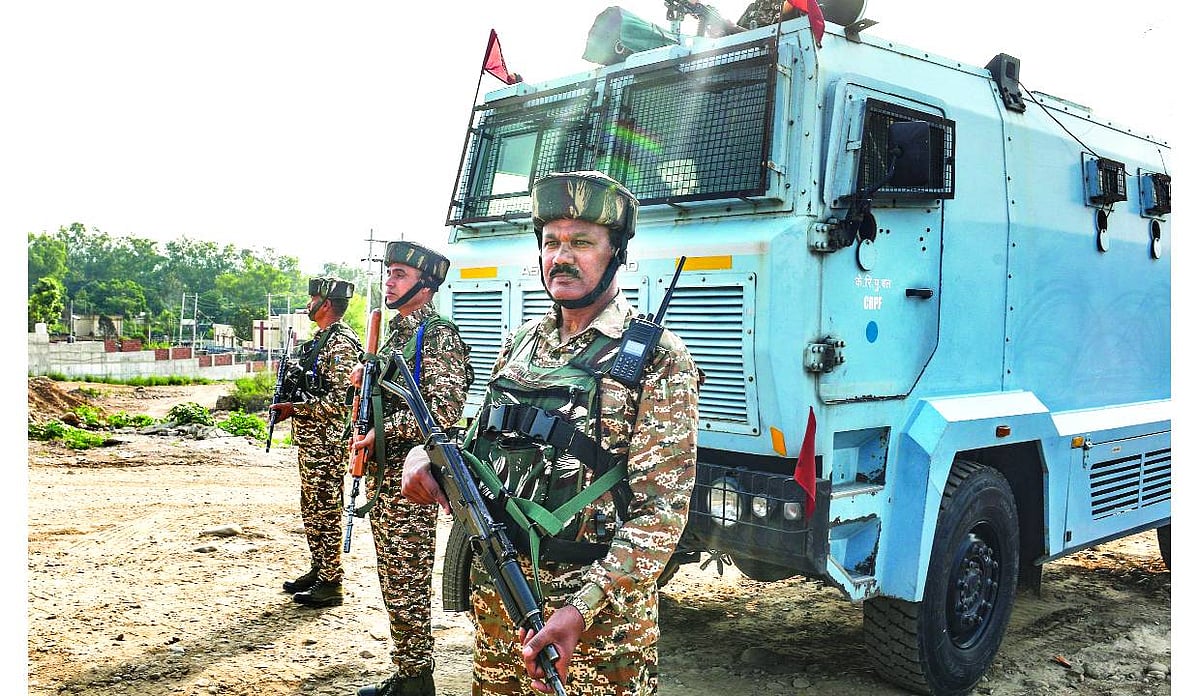 Indian Army Neutralises Pakistani Intruder Along LoC in Poonch