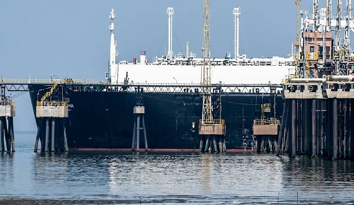LNG Carrier Disha Arrives at Dahej Port After Safe Strait of Hormuz Transit