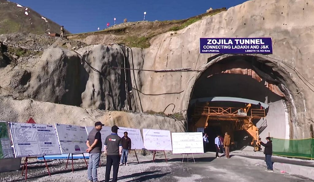 Omar Abdullah Seeks Direct Flights to Kargil After Zojila Tunnel ...