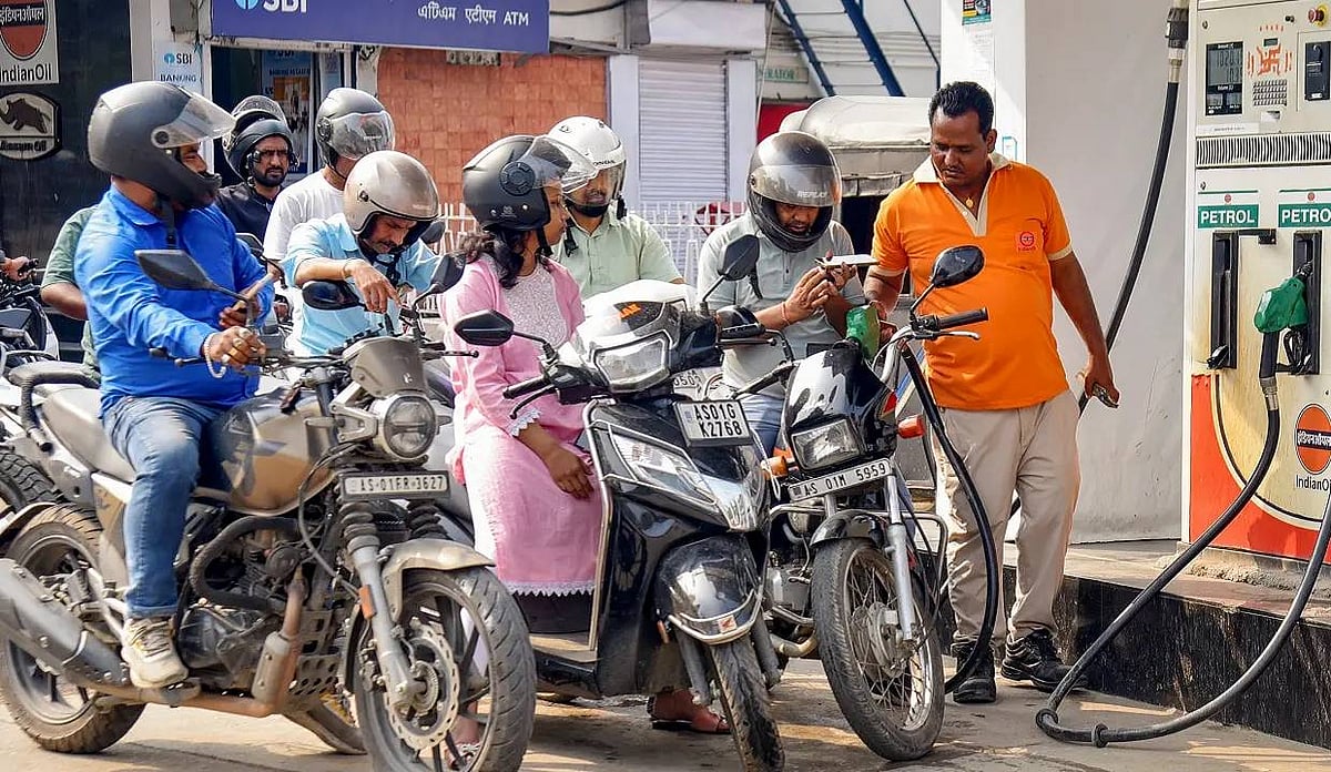 Fuel Prices Rise Again in India, Petrol Crosses ₹100 Mark in Delhi