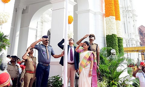 குடியரசு தினம்: ரிப்பன் கட்டிட வளாகத்தில் மேயர் பிரியா தேசிய கொடி ஏற்றி மரியாதை 