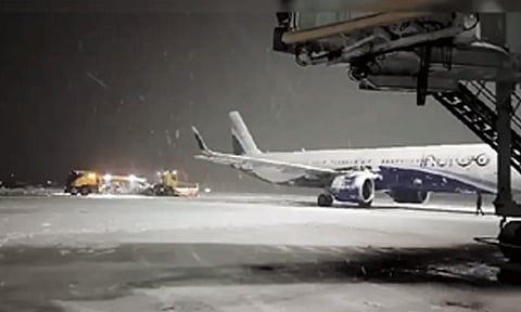 காஷ்மீரில் கடும் பனிப்பொழிவு.. 50 விமானங்கள் ரத்து
