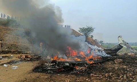 அஜித் பவார் விமானம் தரையிறங்கியபோது ஓடுதளத்தில் போதிய வெளிச்சமின்மை நிலவியது; விமானப்போக்குவரத்து மந்திரி

