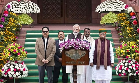 
சீர்திருத்த விரைவு ரெயிலில் ஏறி நாடு பயணிக்கிறது:  பிரதமர் மோடி
