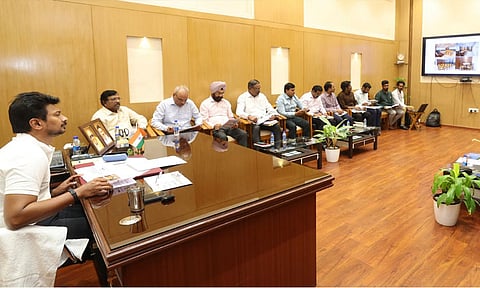 உதயநிதி ஸ்டாலின் தலைமையில் தூய்மை இயக்கத் திட்ட பணிகள் குறித்த ஆய்வுக் கூட்டம் 