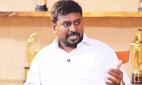 நிருபர் மீது தாக்குதல்: தவெக கண்டனம்
