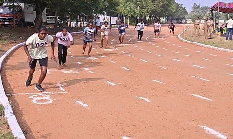 நெல்லையில் 587 பேருக்கு காவலர்களுக்கான உடல் திறனாய்வு தேர்வு 