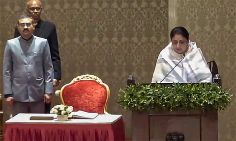 மராட்டிய துணை முதல் மந்திரியாக அஜித் பவார் மனைவி பதவியேற்பு