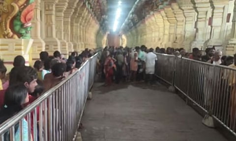 ராமேஸ்வரம் கோவிலில் டிக்கெட் சர்வர் முடக்கம் - புனித நீராட பக்தர்களுக்கு இலவச அனுமதி