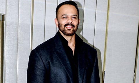 பிரபல பாலிவுட் இயக்குநர் வீட்டின் முன் மர்ம நபர்கள் துப்பாக்கிச்சூடு