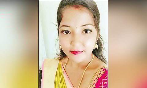 வரதட்சணை கொடுமையால் இளம்பெண் விஷம் குடித்து தற்கொலை