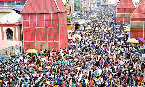 தை பவுர்ணமி: திருவண்ணாமலையில் பக்தர்கள் விடிய, விடிய கிரிவலம்