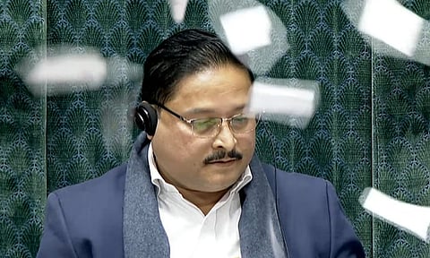 மக்களவையில் அமளி: மாணிக்கம் தாகூர் உள்பட 8 எம்.பிக்கள் சஸ்பெண்ட்