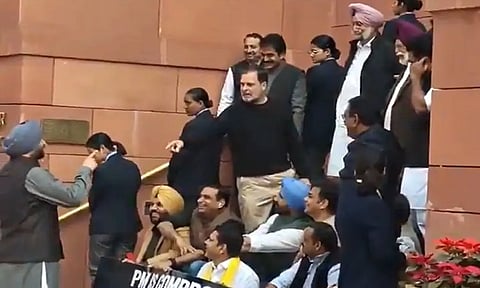 ராகுல் காந்தி முரட்டுத்தனத்தோடு என்னை இழுக்க பார்த்தார்:  மத்திய மந்திரி குற்றச்சாட்டு
