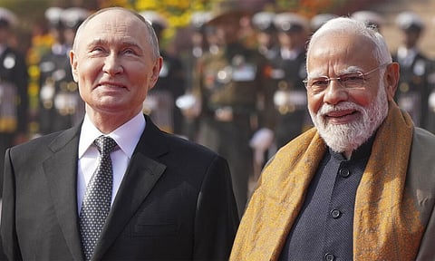 கச்சா எண்ணெய் வாங்குவதை இந்தியா நிறுத்தம்?  அதிகாரப்பூர்வ அறிவிப்பு வரவில்லை - ரஷியா விளக்கம்
