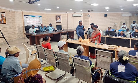 சென்னையில் தூய்மை பணியாளர்களுக்கு மழைநீர் வடிகால் பராமரிப்பு குறித்து பயிற்சி