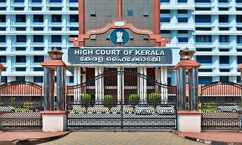 சபரிமலை தங்கம் கொள்ளை வழக்கு விசாரணை சரியான திசையில் செல்கிறது: கேரள ஐகோர்ட்டு