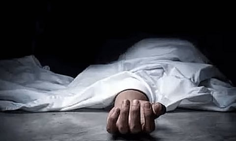 அ.தி.மு.க. பிரமுகர் வெட்டிக்கொலை: மதுரையில் பதற்றம்
