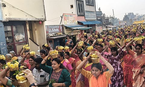 பால்குட ஊர்வலத்தில் பங்கேற்ற பெண்கள்