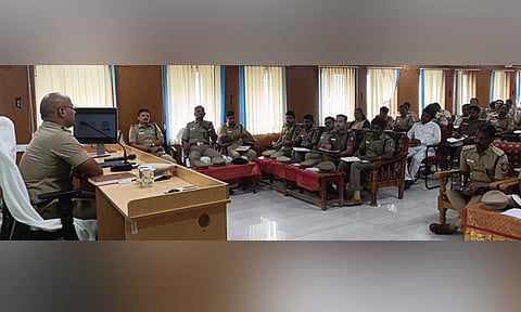 தூத்துக்குடி: சிறப்பாக பணியாற்றிய காவல் துறையினர் 151 பேருக்கு எஸ்.பி. பாராட்டு 