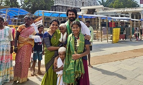 திருச்செந்தூர் கோவிலில் மகன்களுக்கு முடிகாணிக்கை செலுத்திய சிவகார்த்திகேயன் 