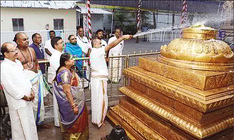 பிரம்மோற்சவ விழா.. சீனிவாசமங்காபுரத்தில் கோவில் ஆழ்வார் திருமஞ்சனம்