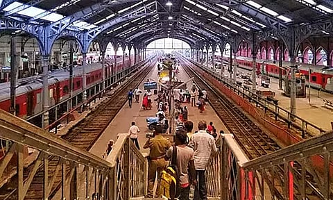 எழும்பூர் நிலையத்தில் மறுசீரமைப்பு பணி: மின்சார ரெயில்கள் 5, 6-வது நடைமேடைகளில் இயக்கப்படும் என அறிவிப்பு  