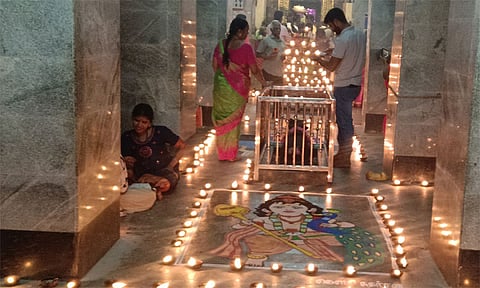 மயிலாடுதுறை புனுகீஸ்வரர் கோவிலில் லட்சதீப திருவிழா