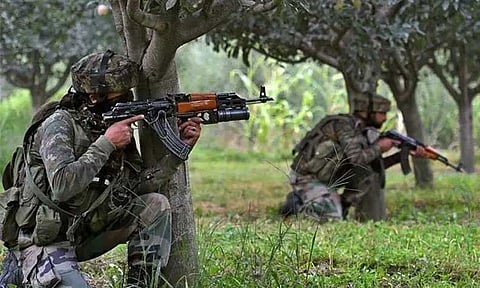 மராட்டியத்தில் என்கவுன்ட்டர்; முக்கிய தளபதி உள்பட 7 மாவோயிஸ்டுகள் படுகொலை
