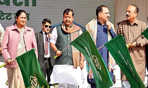 டெல்லியில் அரசு பஸ்கள் 100 சதவீதம் மின்சார பஸ்களாக மாற்றப்படும்:  முதல்-மந்திரி அறிவிப்பு
