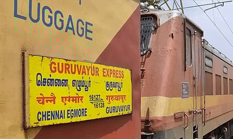 அபாய சங்கிலியை இழுத்து குருவாயூர் எக்ஸ்பிரஸ் ரெயிலை நிறுத்திய பயணி

