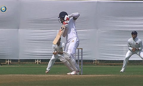 ரஞ்சி கிரிக்கெட் காலிறுதி: கர்நாடகாவுக்கு 325 ரன்கள் இலக்கு நிர்ணயித்த மும்பை