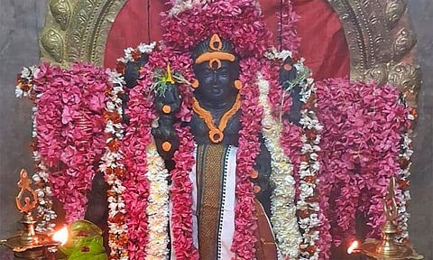 சிறப்பு அலங்காரத்தில் கால பைரவர்