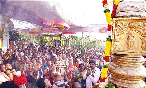 ஸ்ரீ காளஹஸ்தி சிவன் கோவிலில் மகா சிவராத்திரி பிரம்மோற்சவ விழா கொடியேற்றம்