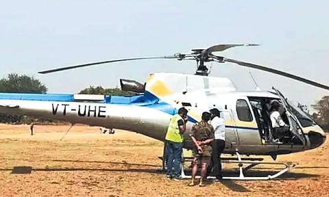 திடீர் தொழில்நுட்ப கோளாறு.. பள்ளி மைதானத்தில் தரையிறங்கிய ஹெலிகாப்டர்