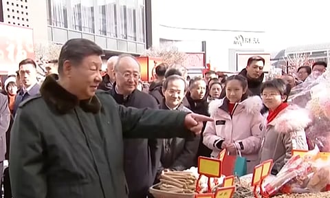 சீனாவில் களைகட்டும் புத்தாண்டு கொண்டாட்டம்... திடீரென கடைவீதிக்கு வந்த அதிபர் ஜின்பிங் 