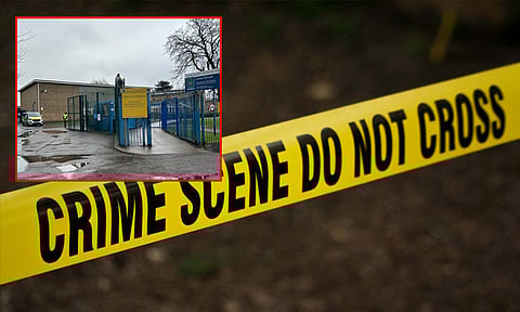 லண்டன்:  பள்ளியில் புகுந்து 2 மாணவர்களை கத்தியால் குத்திய முன்னாள் மாணவன்