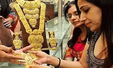 2 நாட்களுக்கு பின் மீண்டும் உயர்ந்த தங்கம் விலை.! இன்றைய நிலவரம் என்ன.?
