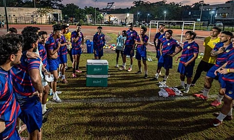 
 ஐ.எஸ்.எல். கால்பந்து: சென்னை அணி அறிவிப்பு 
