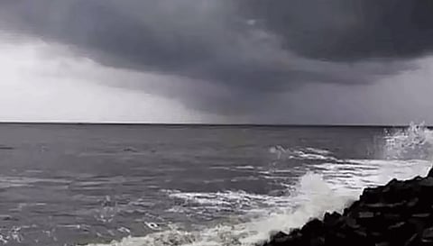 தெற்கு வங்கக்கடலில் காற்றழுத்த தாழ்வுப்பகுதி
